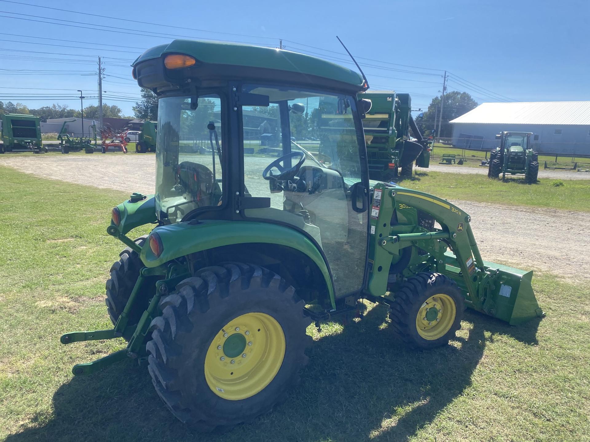 2022 John Deere 3033R