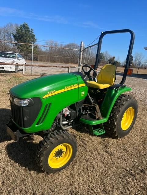 2005 John Deere 3320 Image