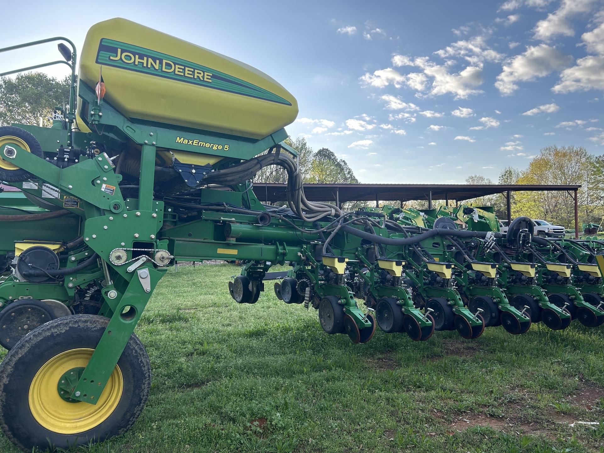 2015 John Deere 1775NT