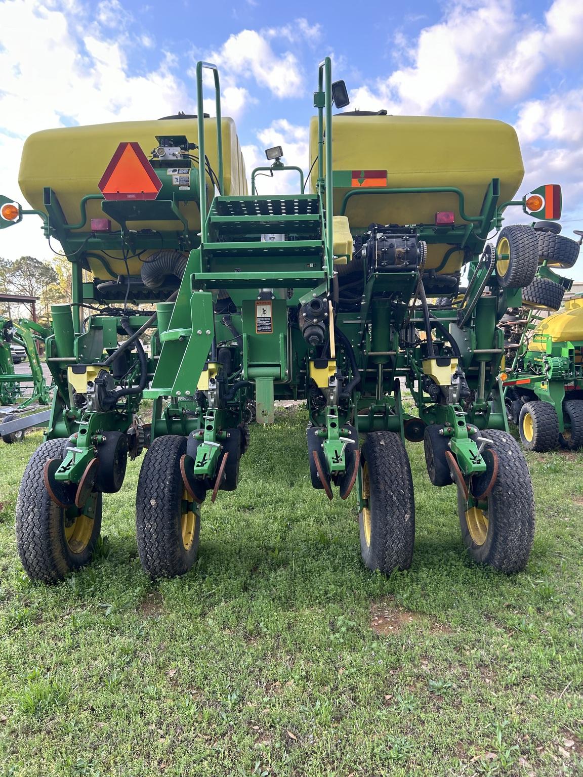 2015 John Deere 1775NT