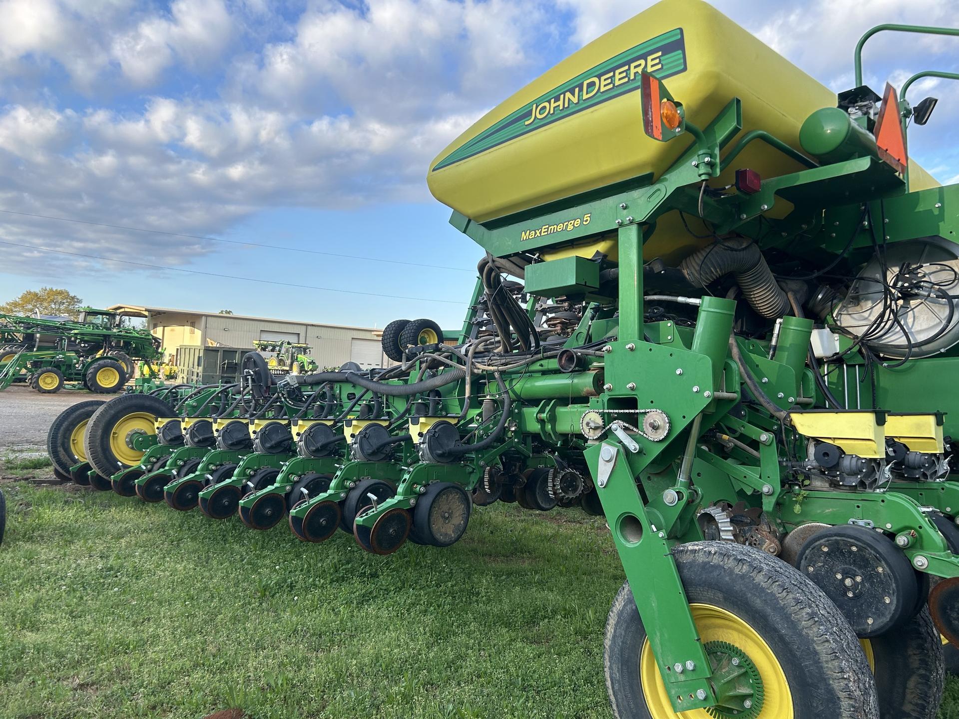 2015 John Deere 1775NT