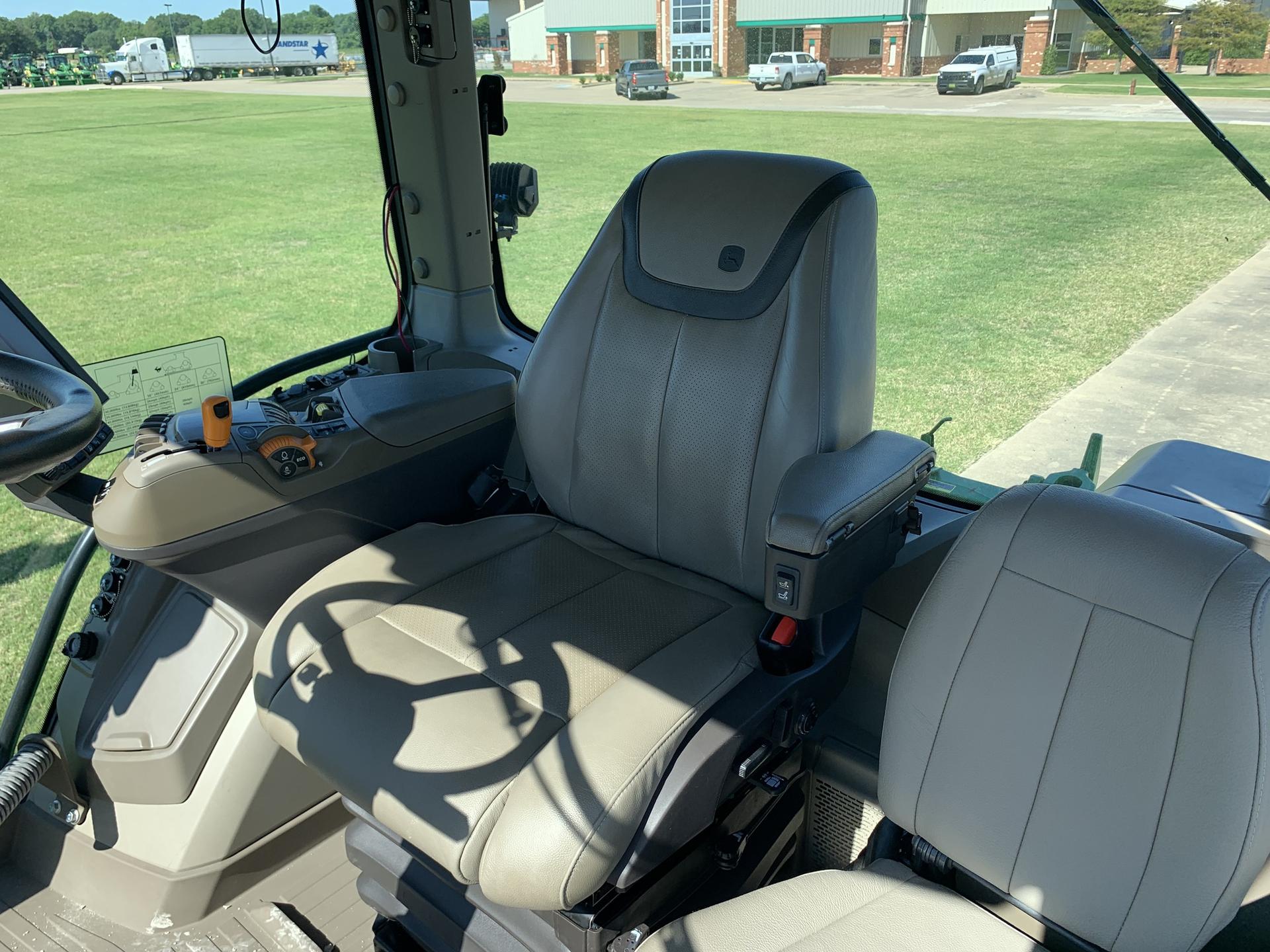 2021 John Deere 8RX 370 Image