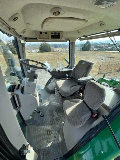 2016 John Deere 8270R Image