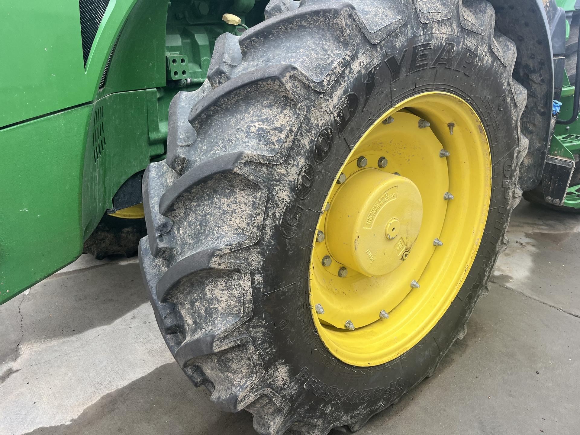 2019 John Deere 8320R