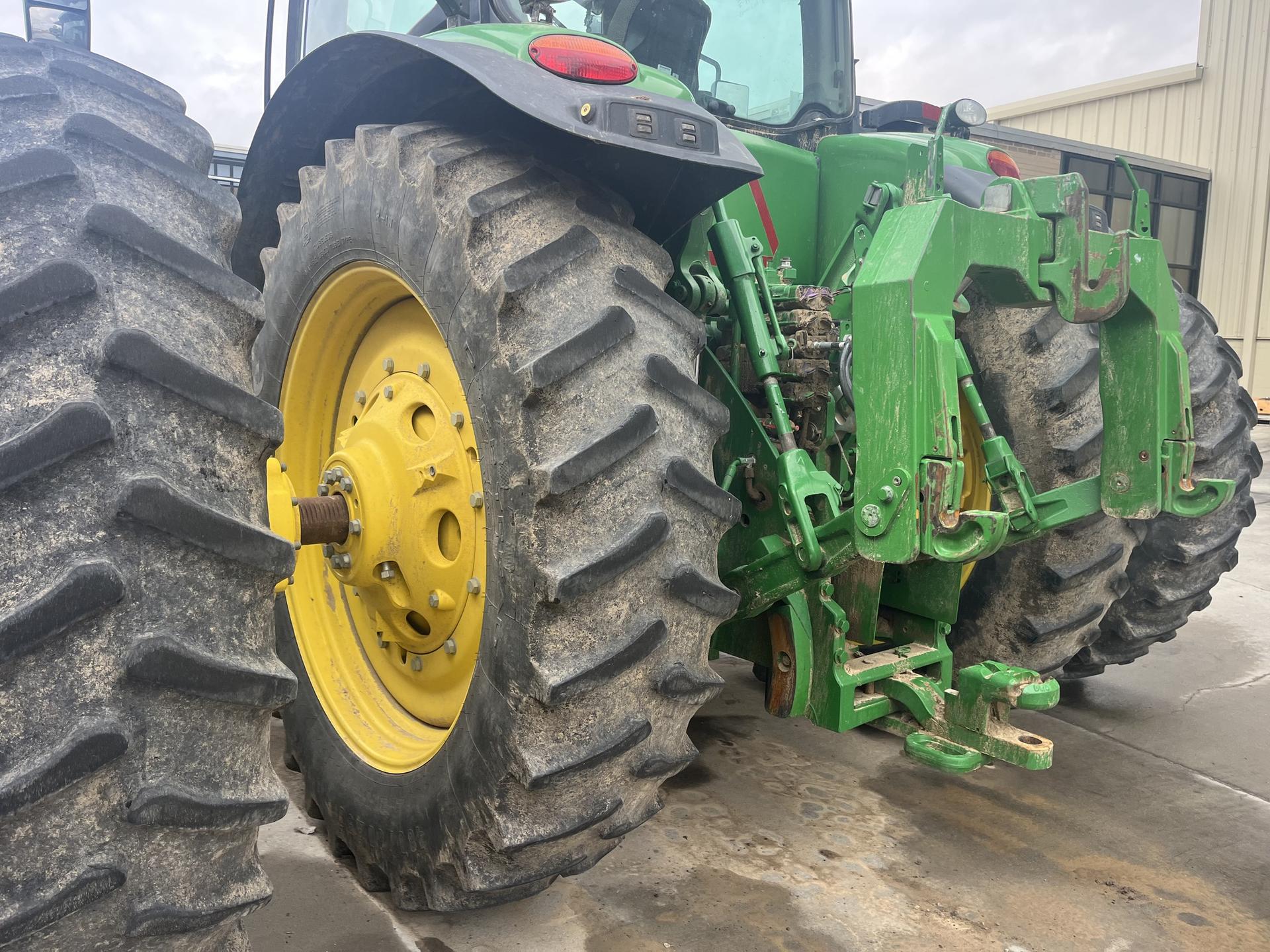 2019 John Deere 8320R