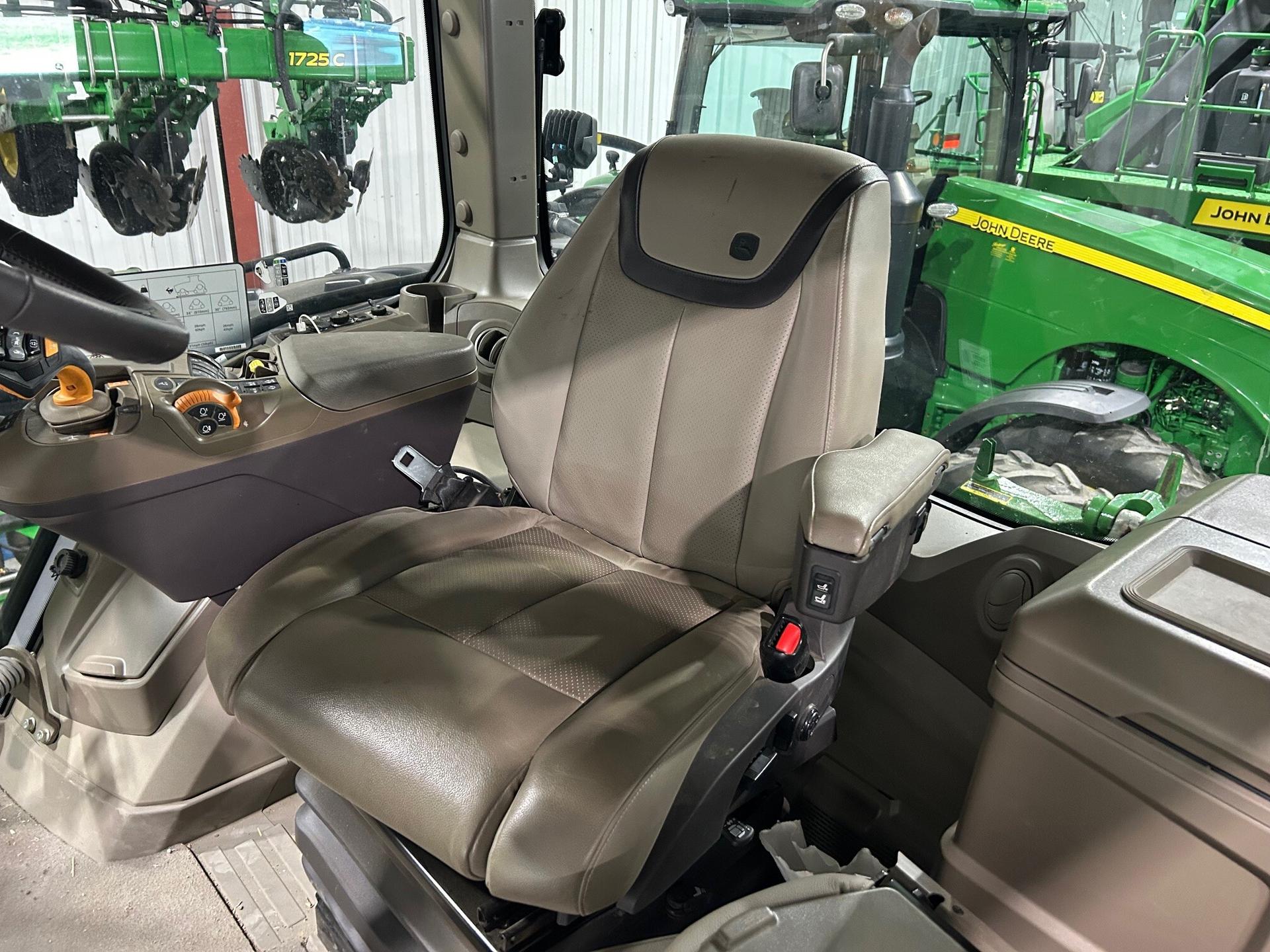 2022 John Deere 8RX 370 Image