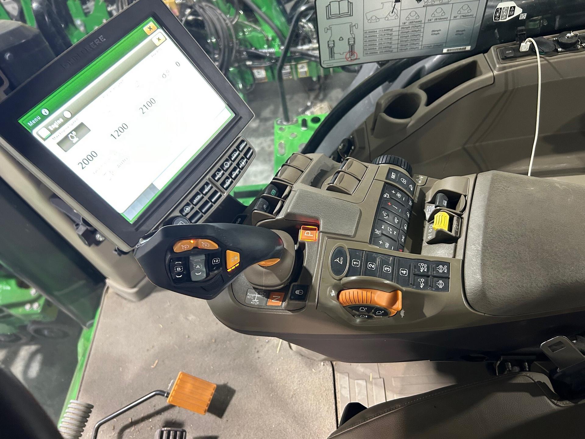 2022 John Deere 8RX 370 Image