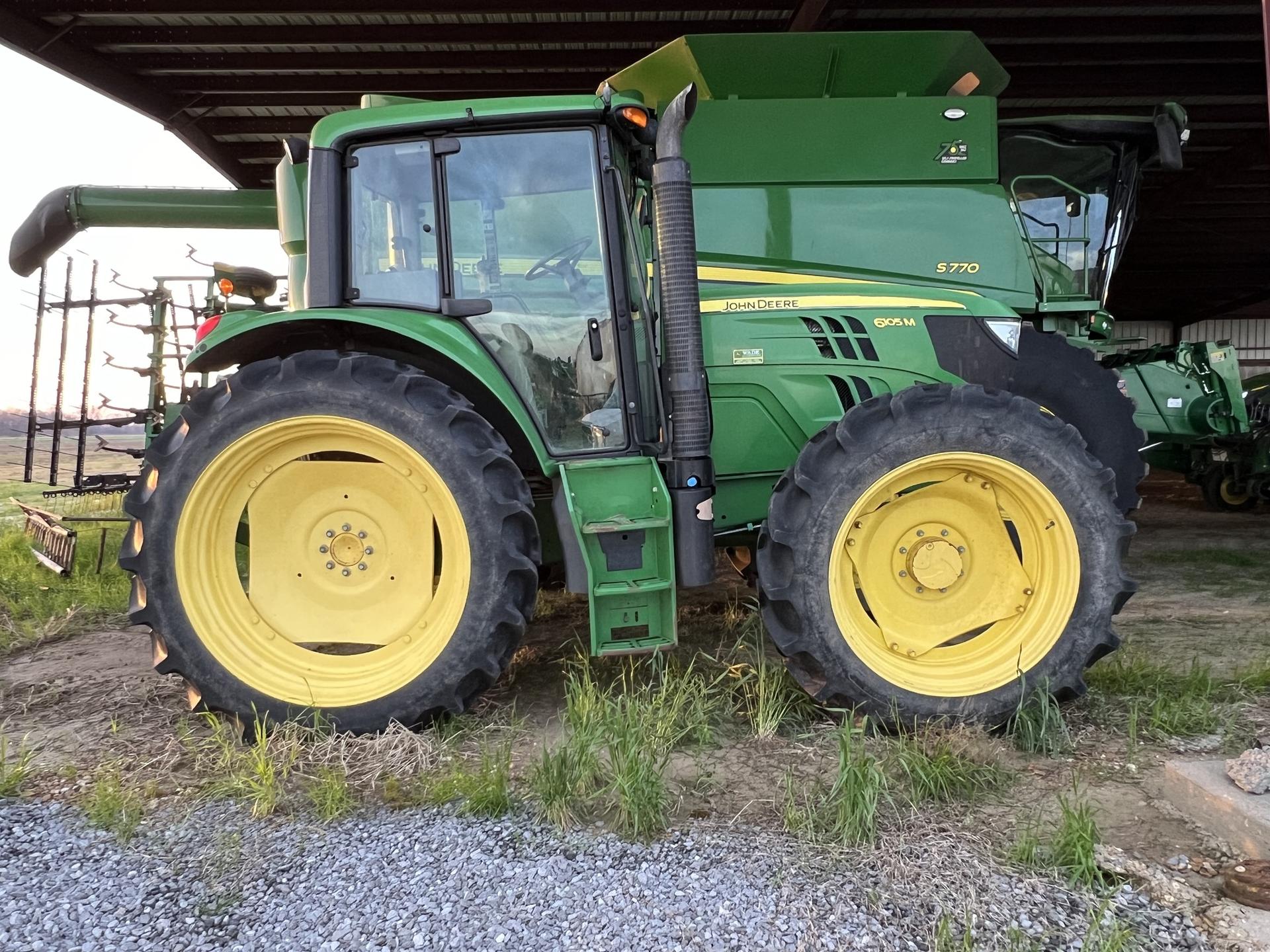 2014 John Deere 6105M