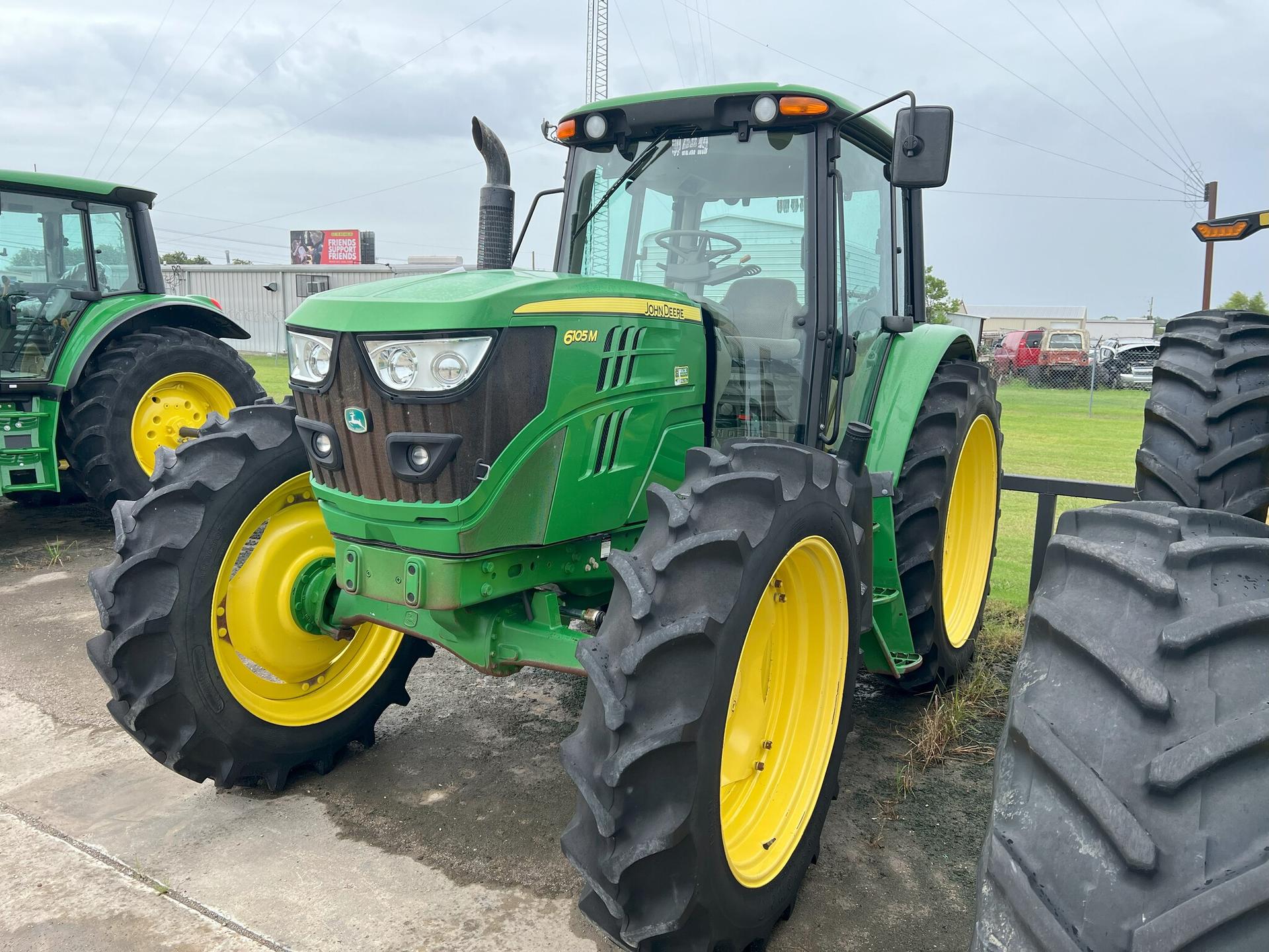 2014 John Deere 6105M