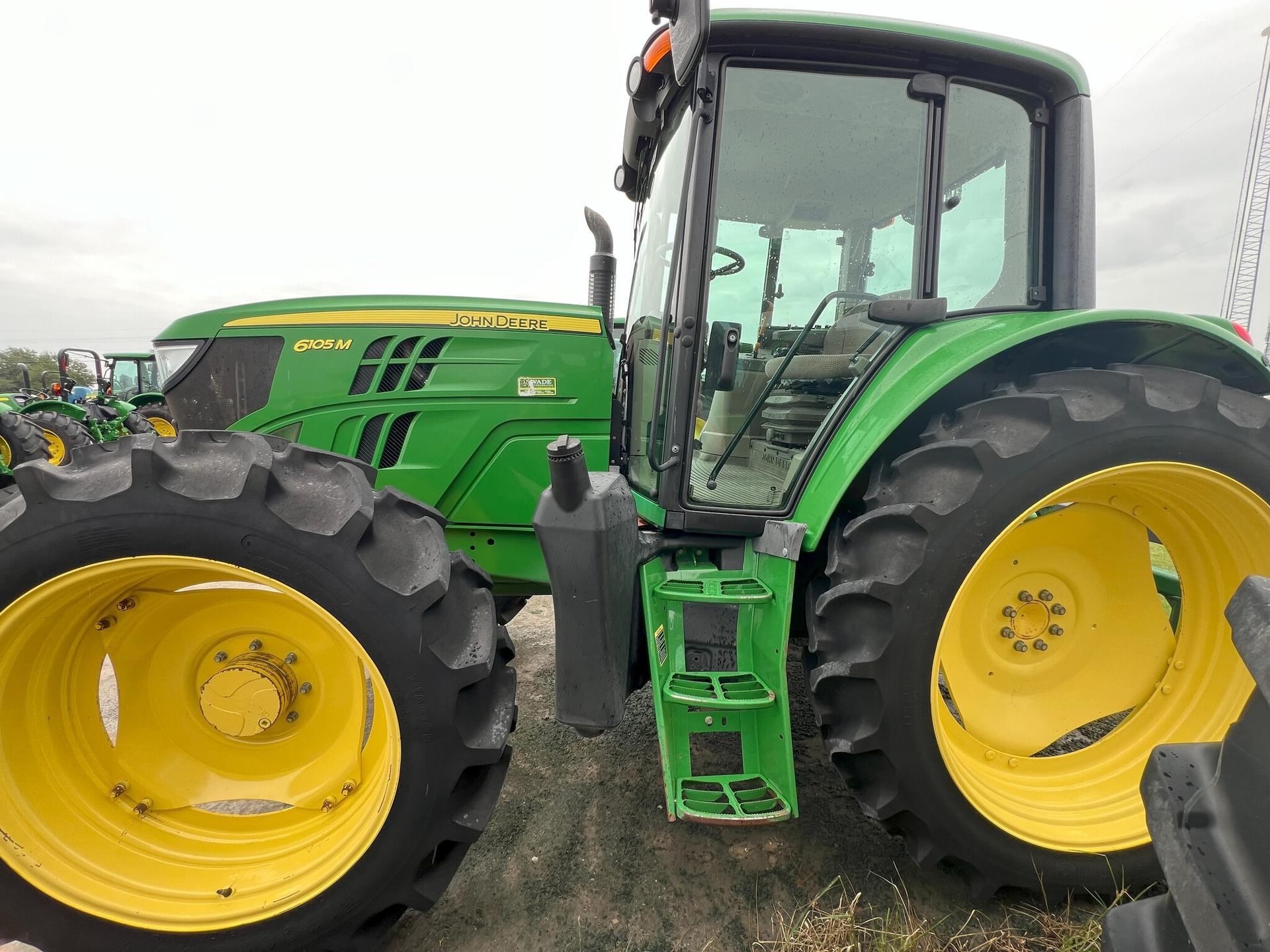 2014 John Deere 6105M