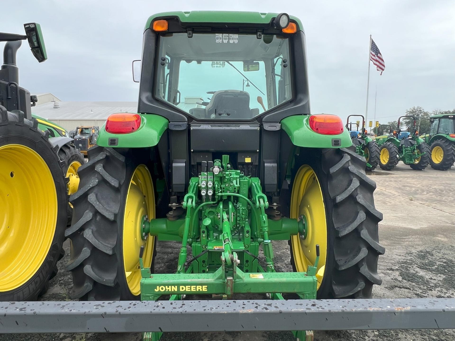 2014 John Deere 6105M