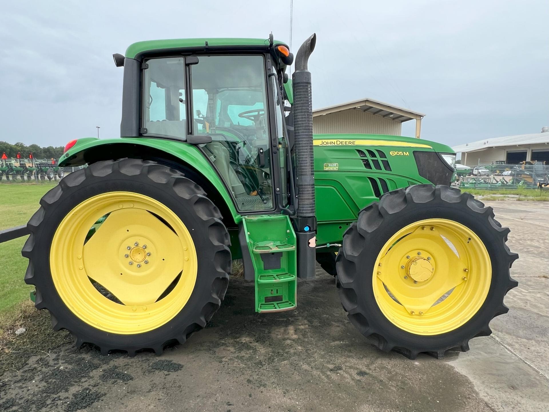 2014 John Deere 6105M