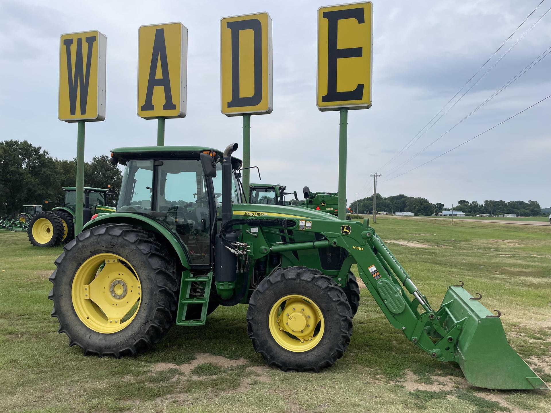 2016 John Deere 6105E