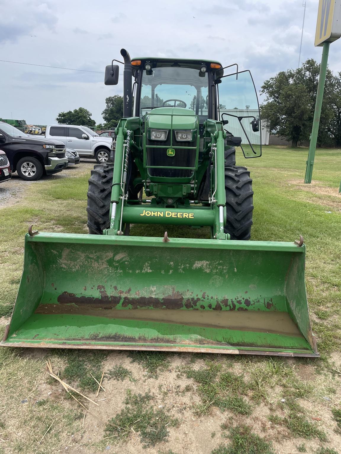 2016 John Deere 6105E