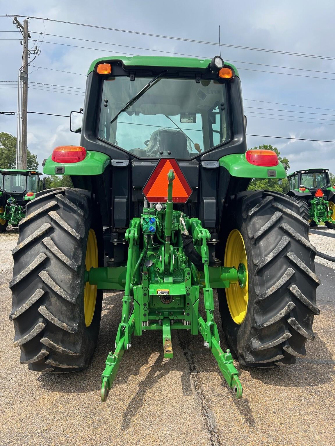 2018 John Deere 6110M