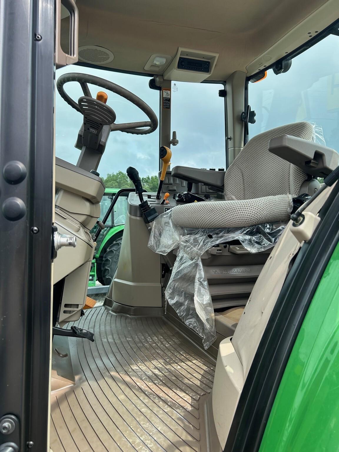 2018 John Deere 6110M