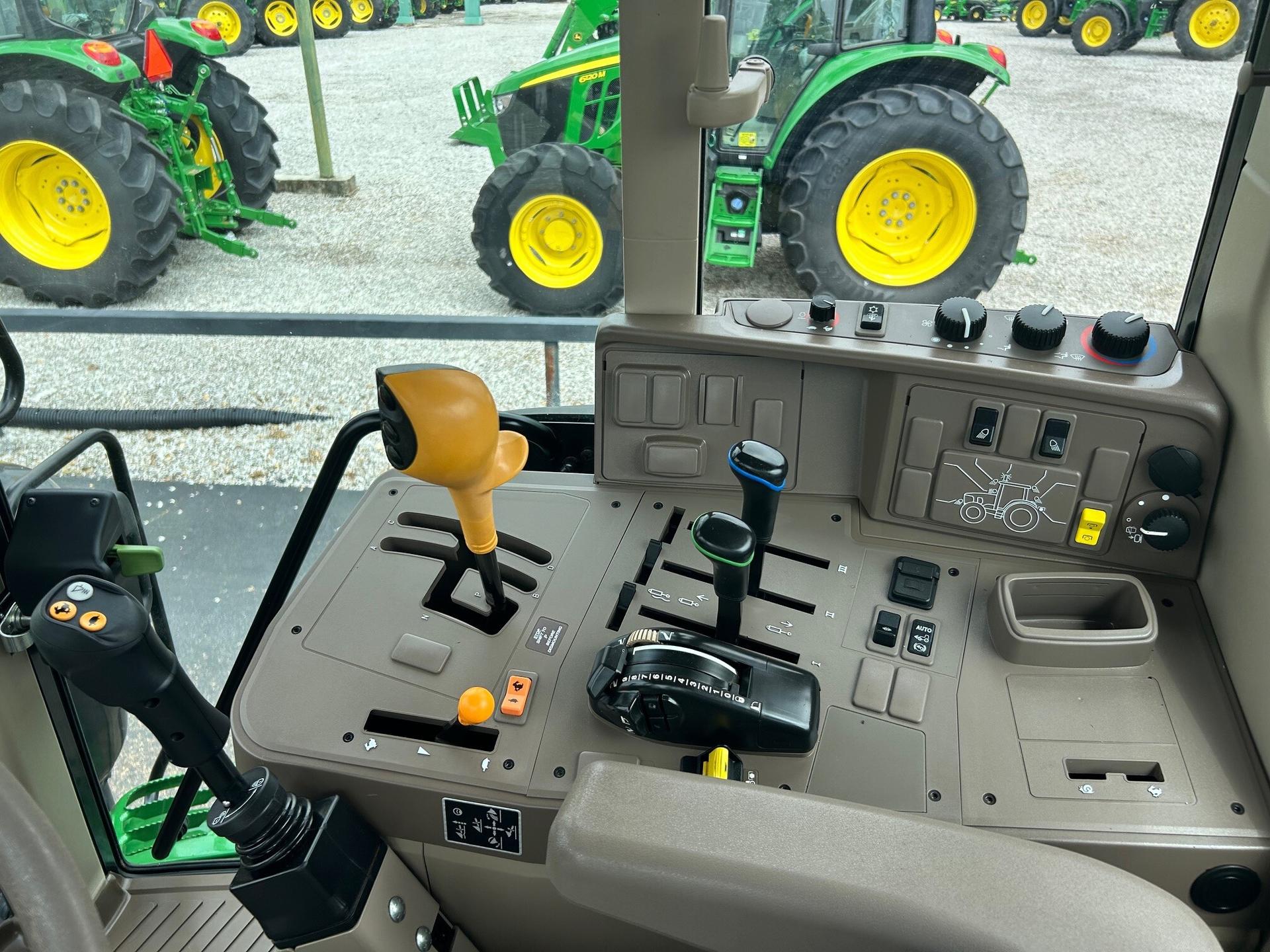 2018 John Deere 6110M