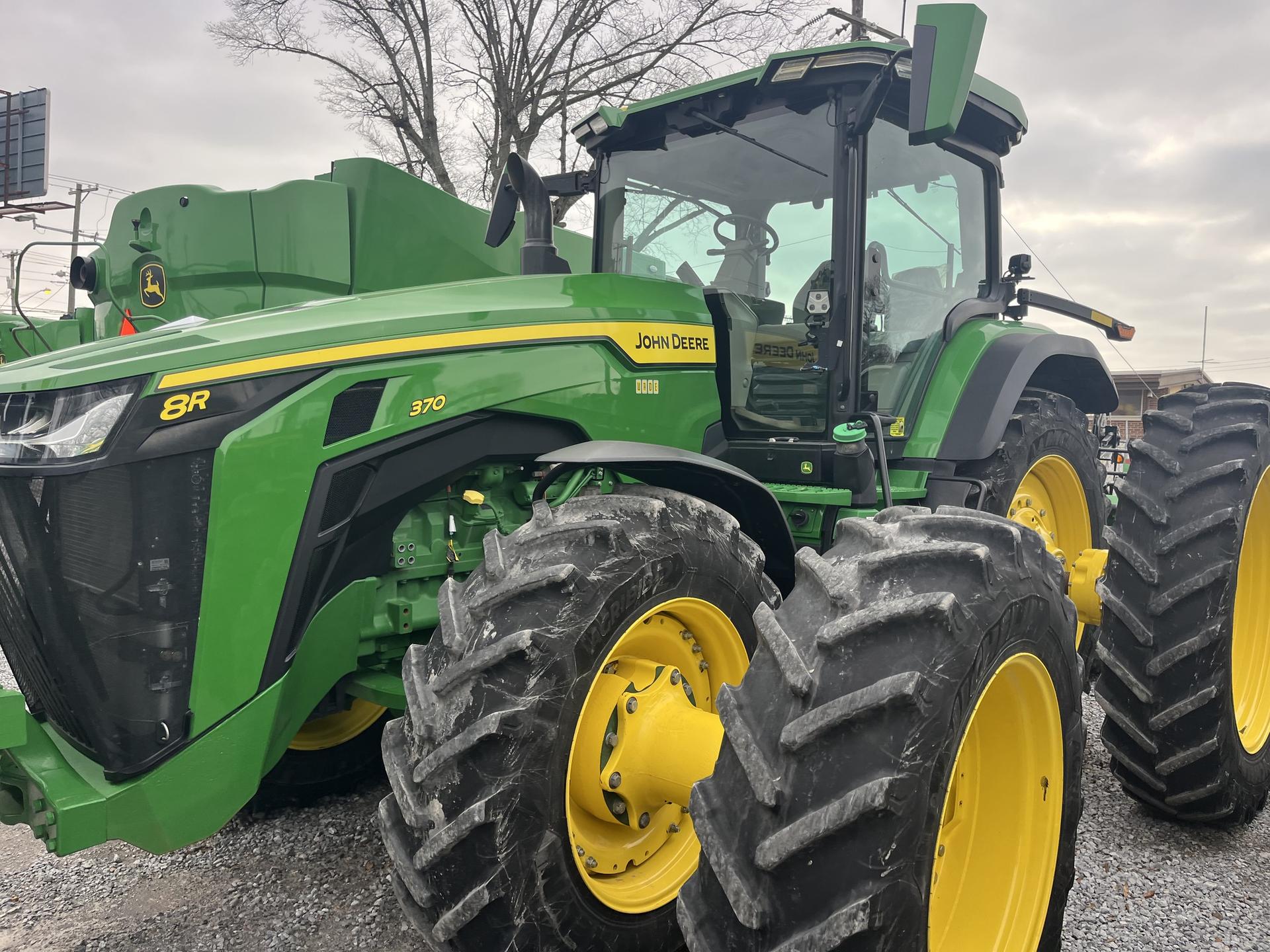 2023 John Deere 8R 370 Image