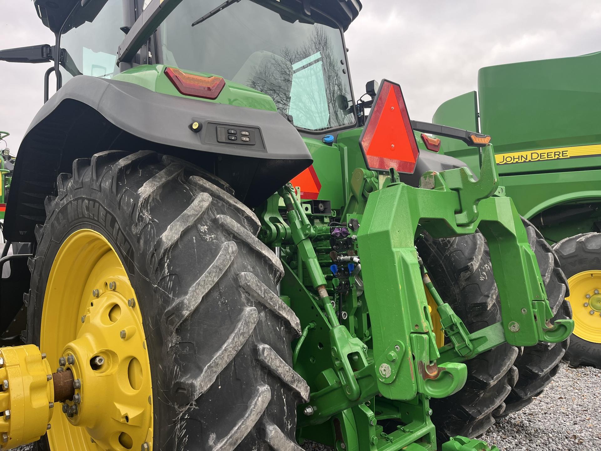 2023 John Deere 8R 370 Image