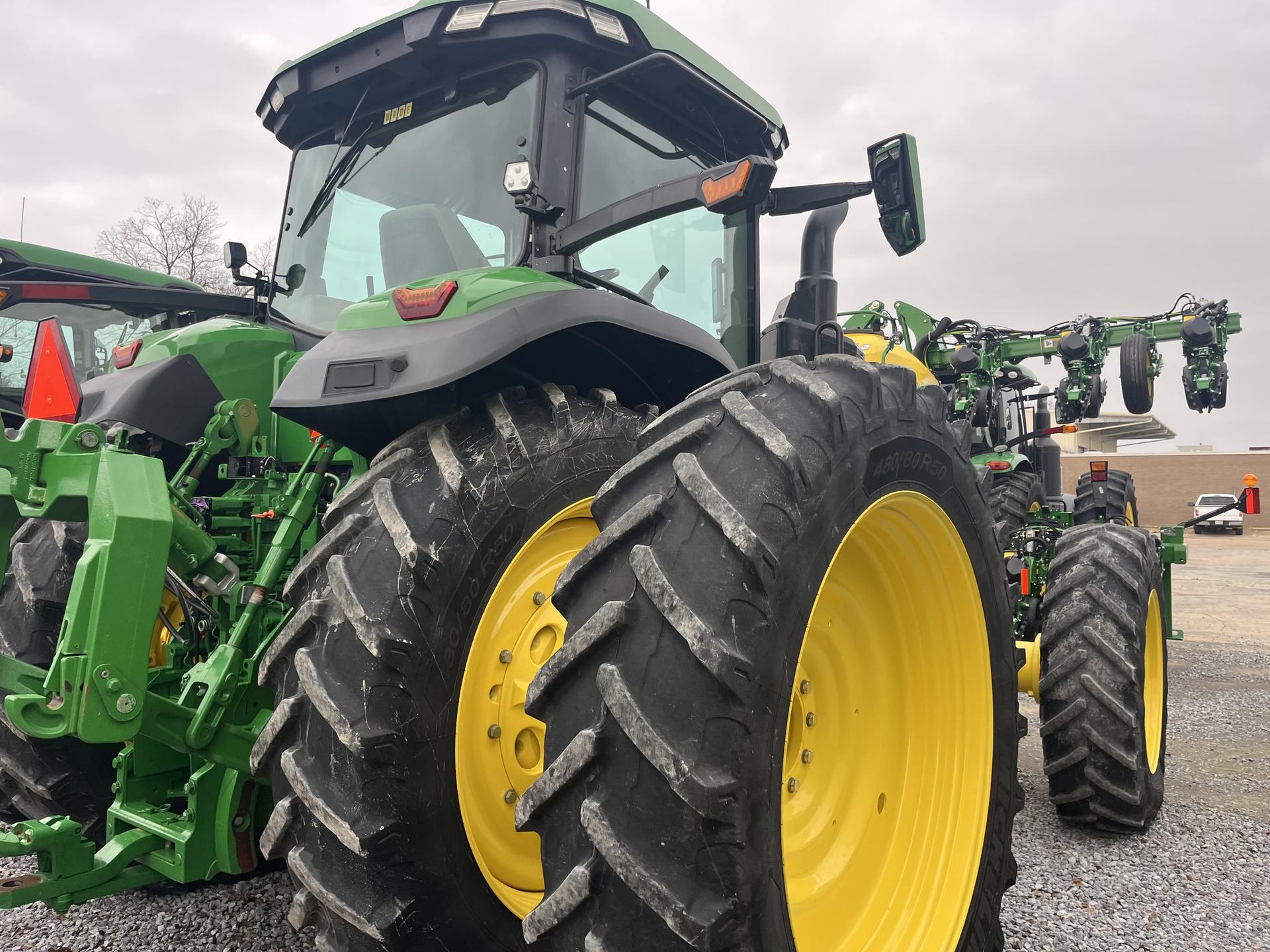 2023 John Deere 8R 370 Image