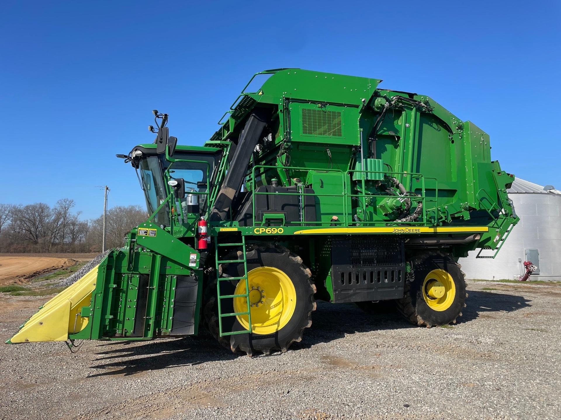 2018 John Deere CP690 Image