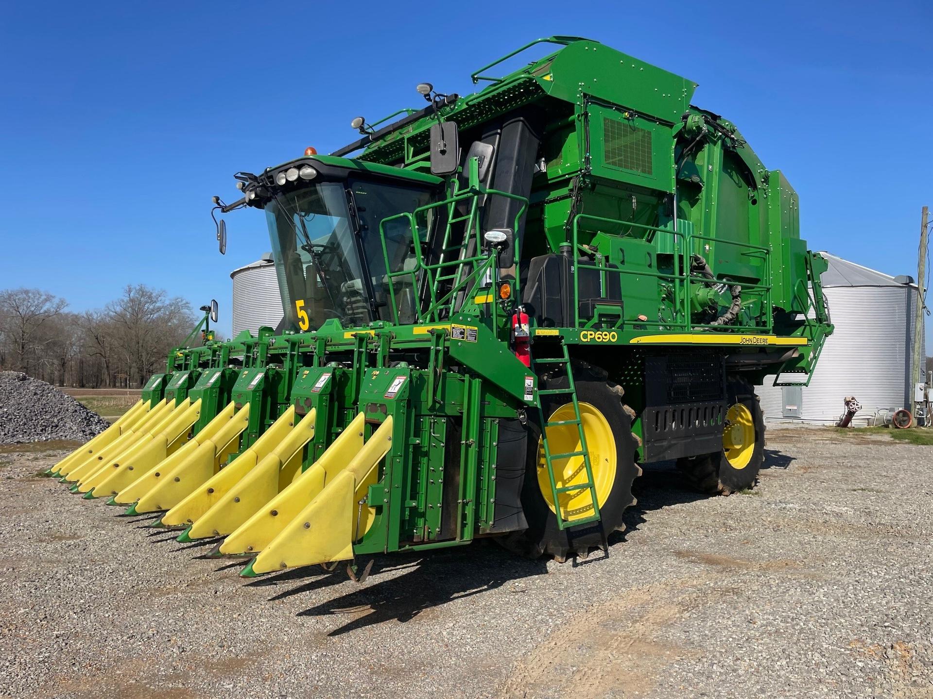 2018 John Deere CP690 Image