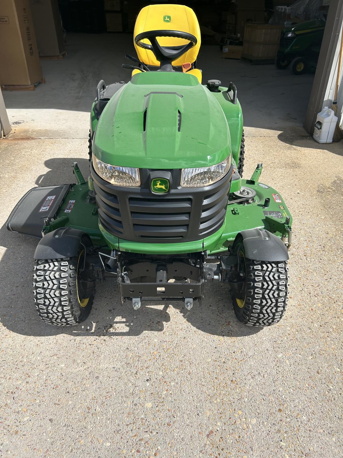 2023 John Deere X738