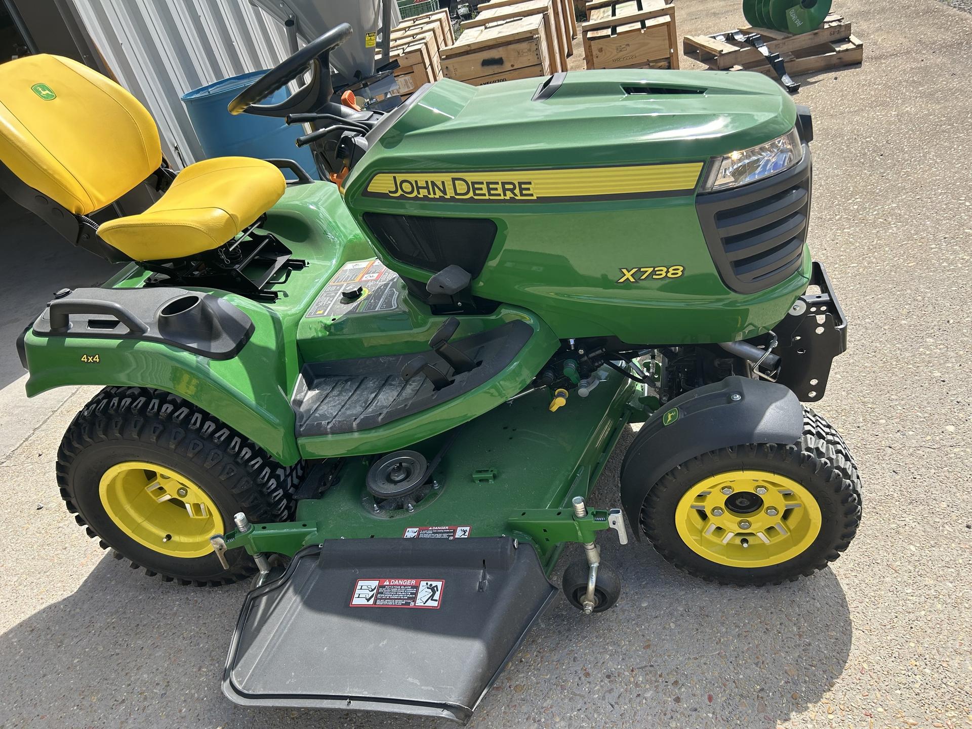 2023 John Deere X738