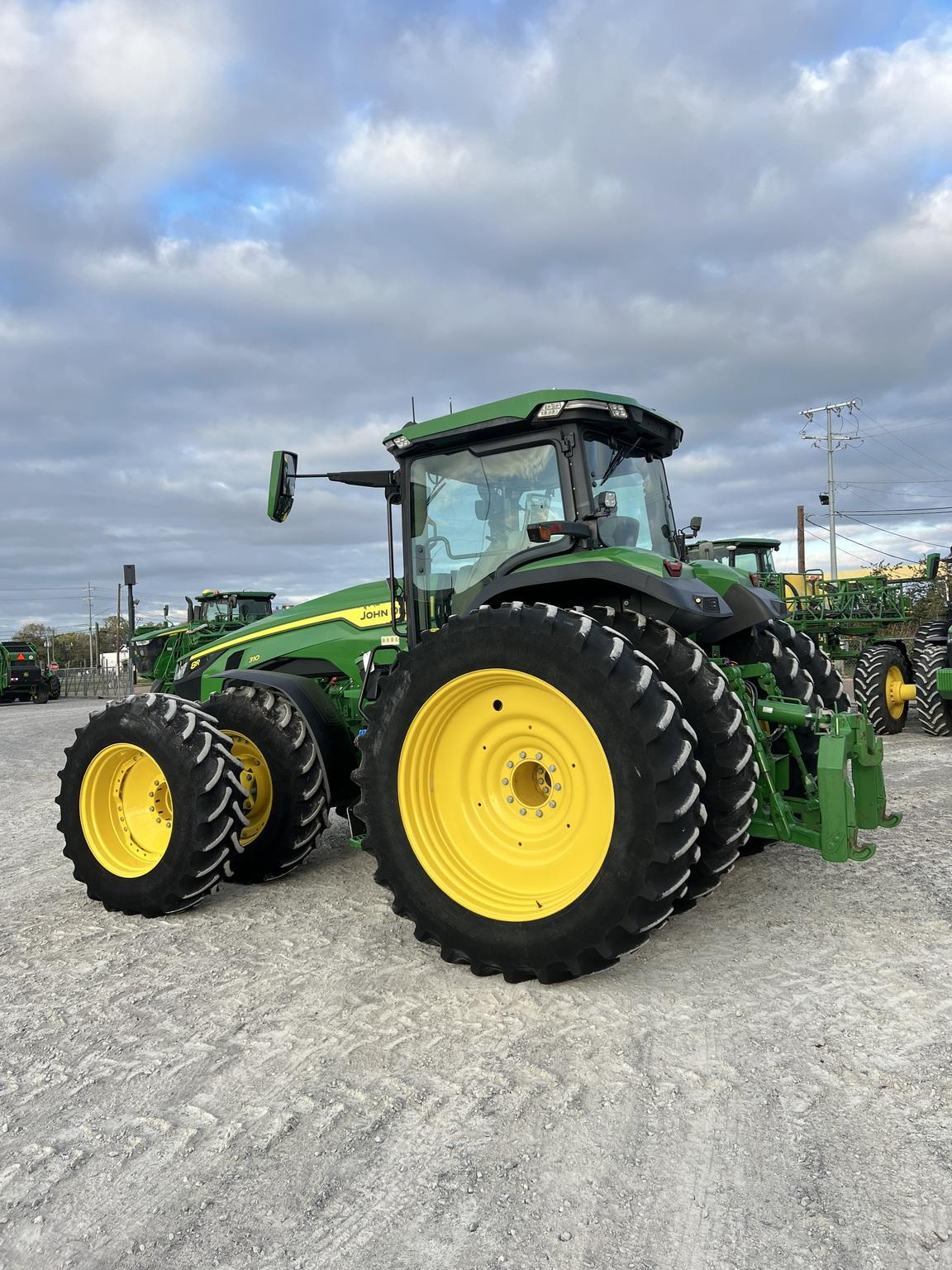 2022 John Deere 8R 310