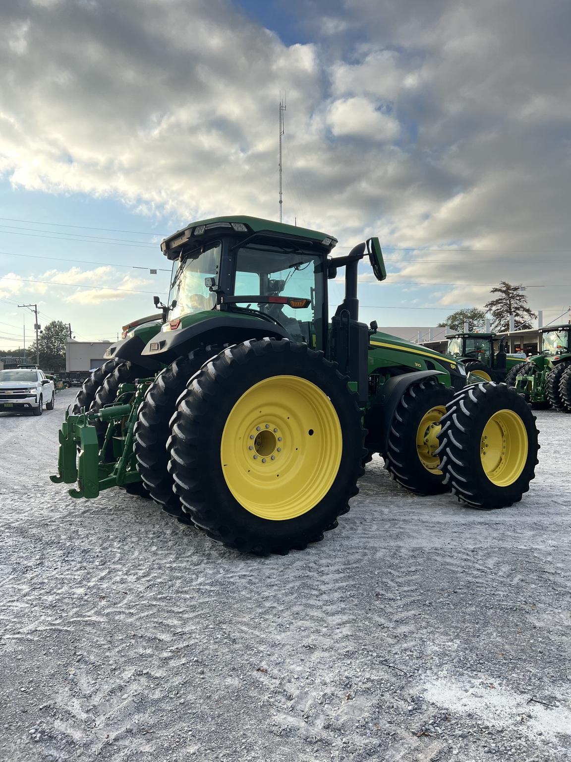 2022 John Deere 8R 310