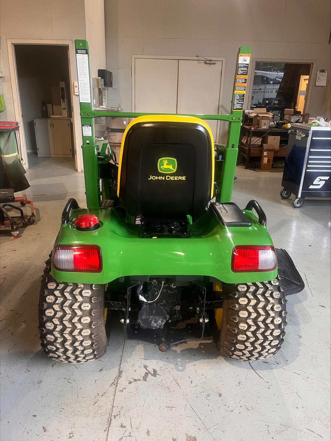 2012 John Deere X748