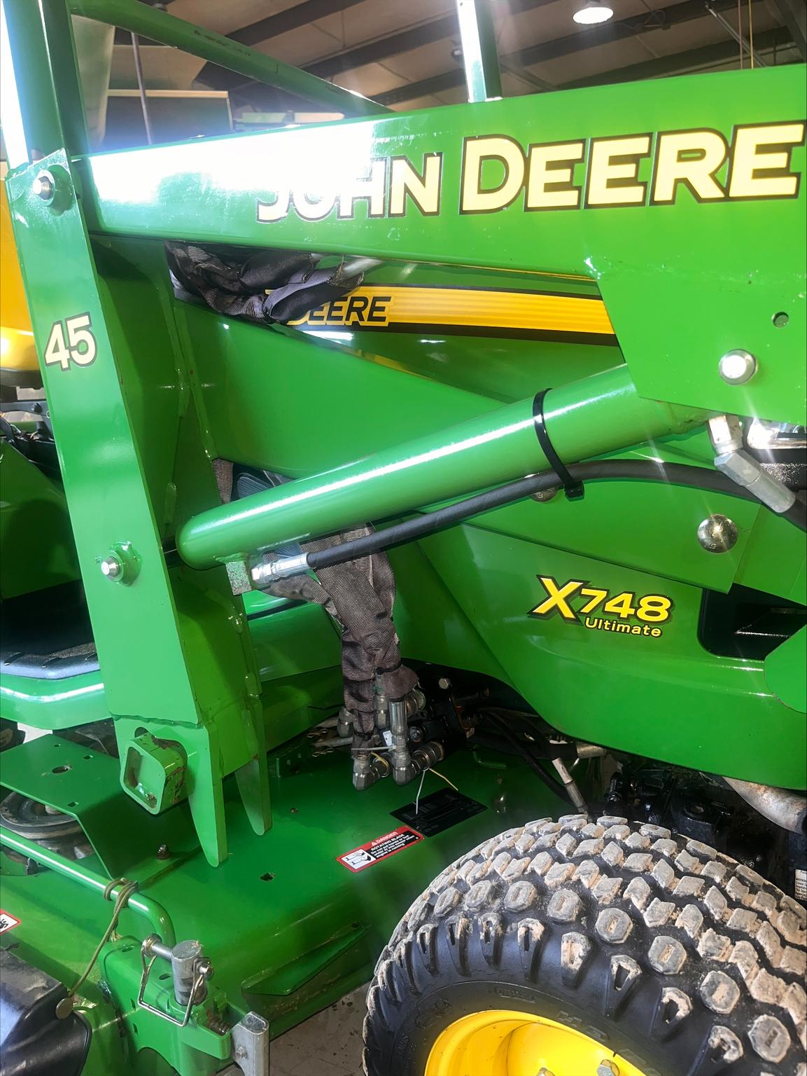 2012 John Deere X748