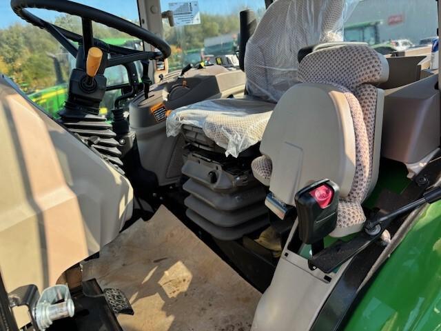 2022 John Deere 6120E Cab