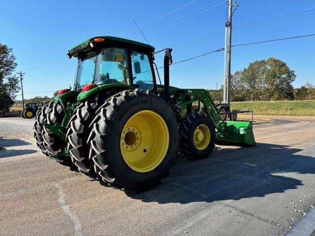 2022 John Deere 6120E Cab