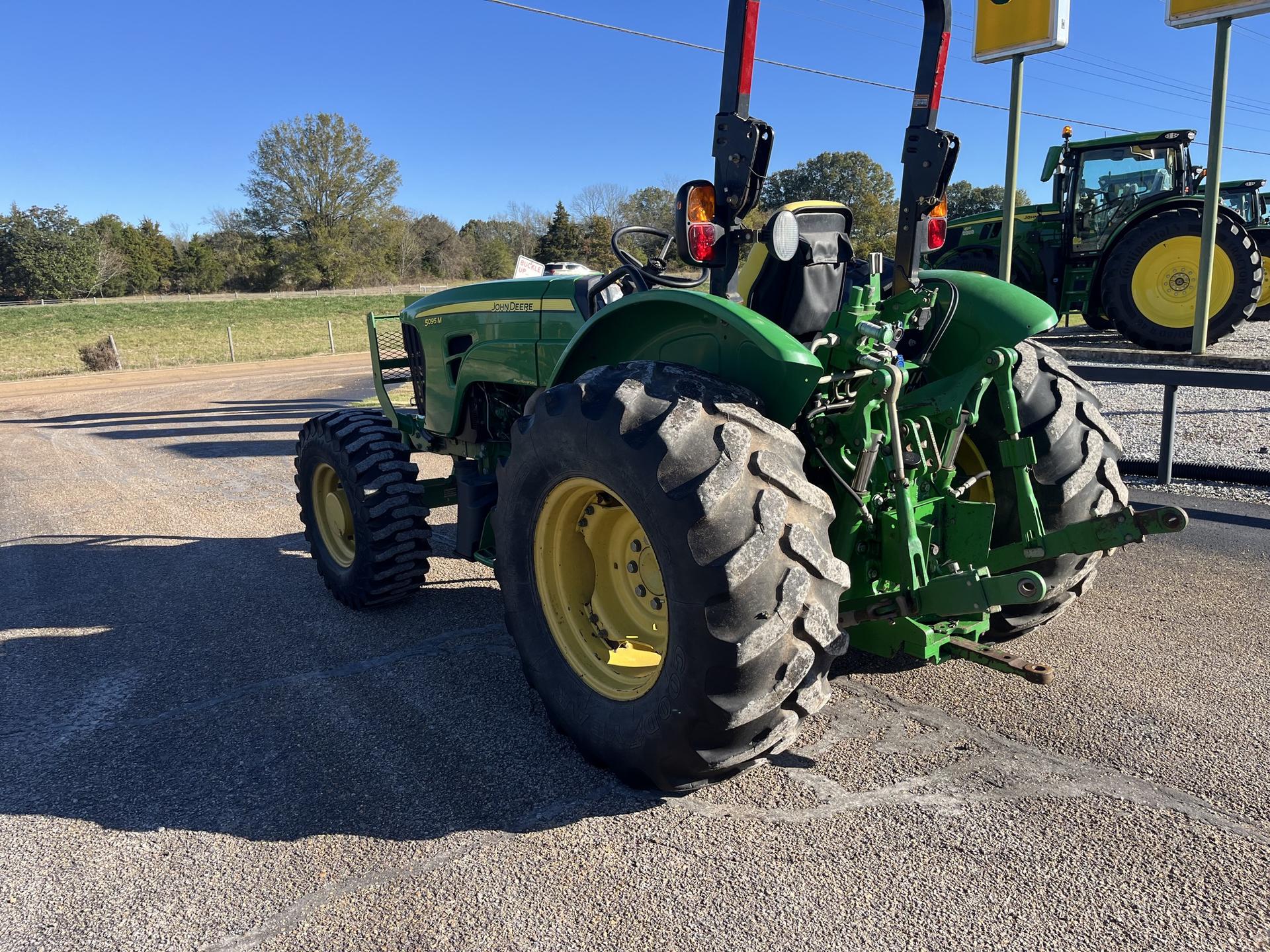 2010 John Deere 5095M