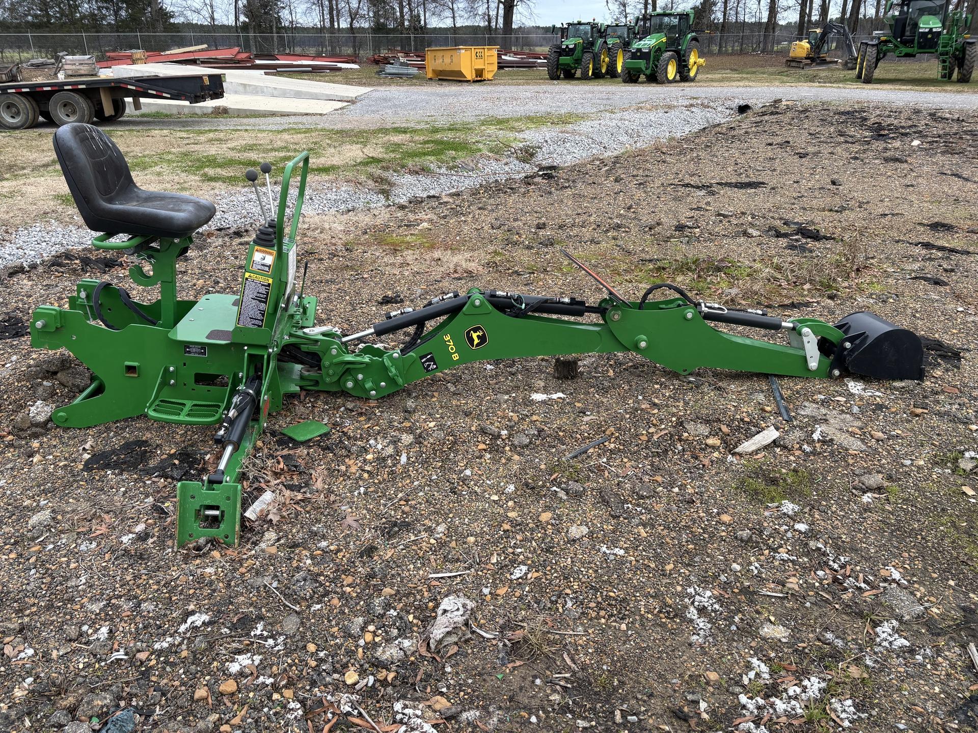 2022 John Deere 370b Image