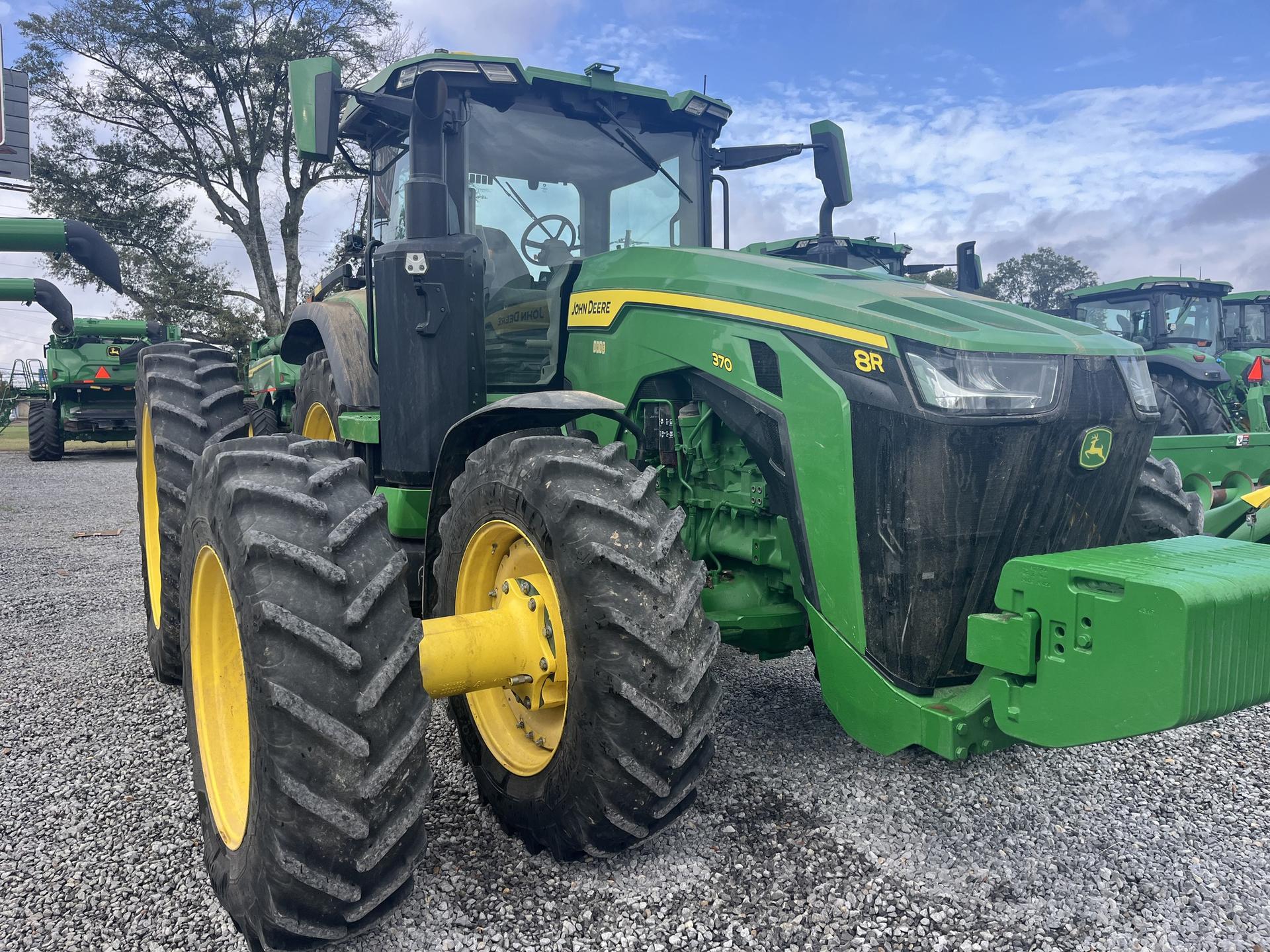 2023 John Deere 8R 370