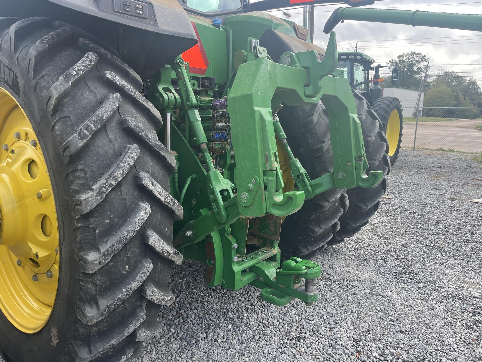 2023 John Deere 8R 370