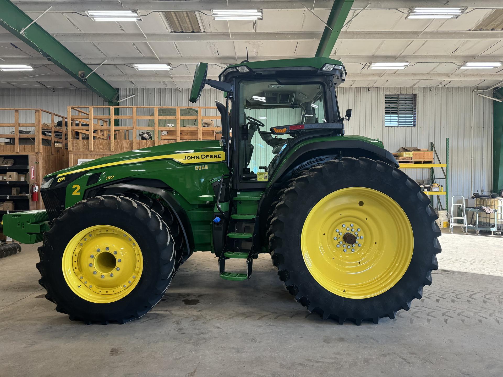 2022 John Deere 8R 310