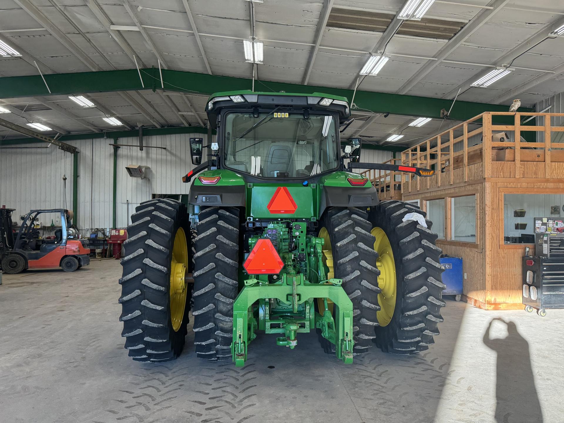 2022 John Deere 8R 310