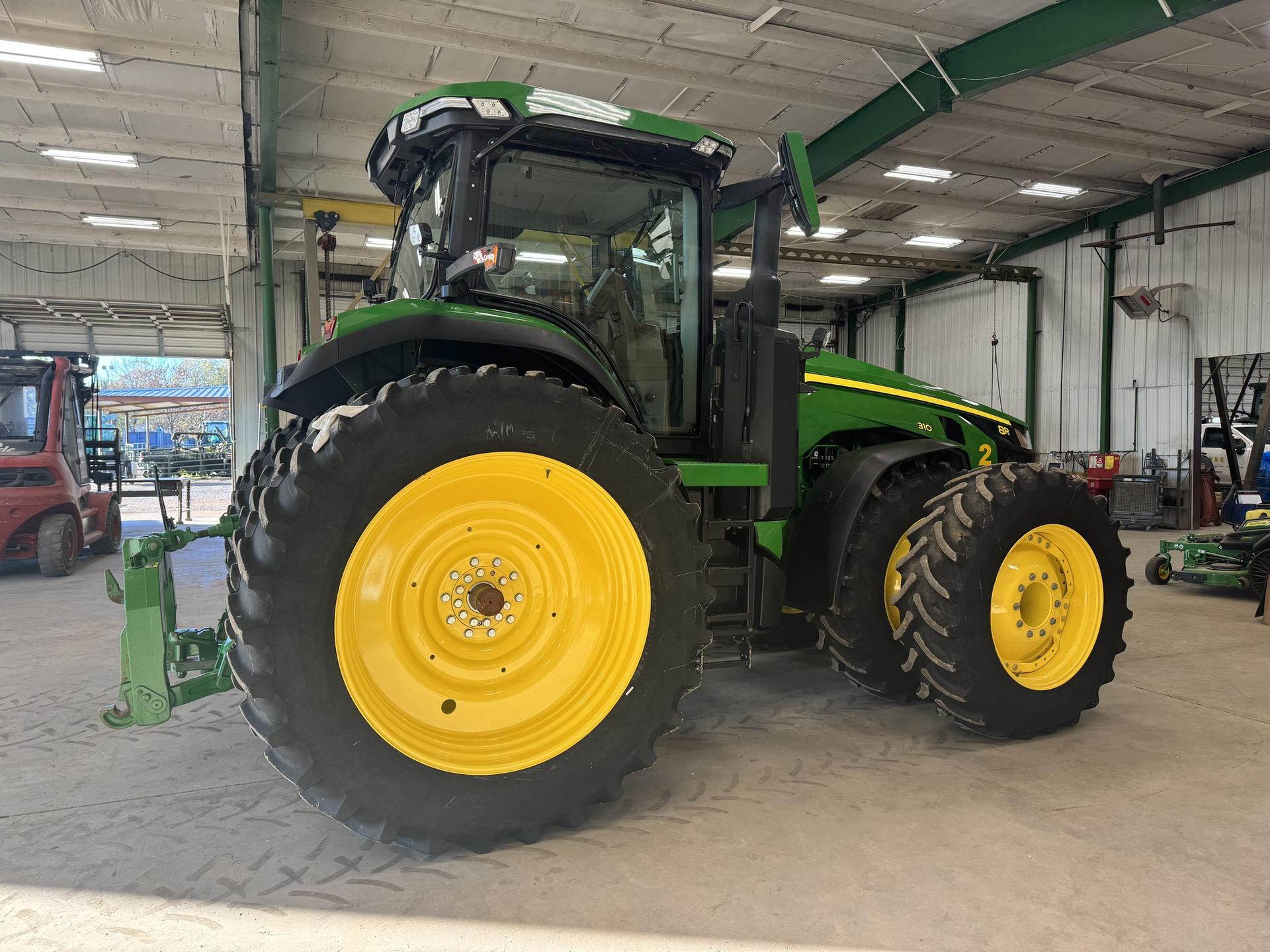 2022 John Deere 8R 310