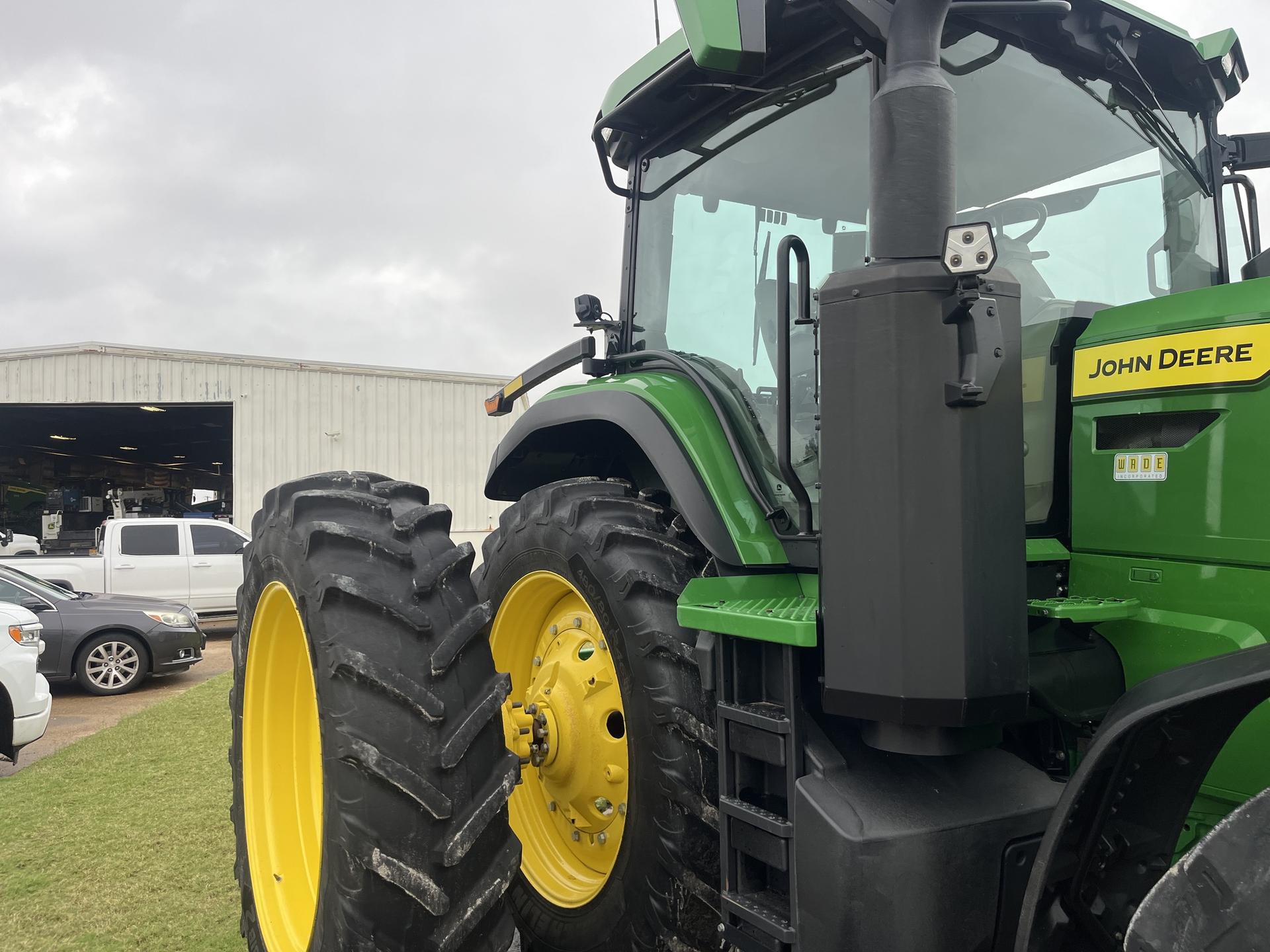 2023 John Deere 7R 210