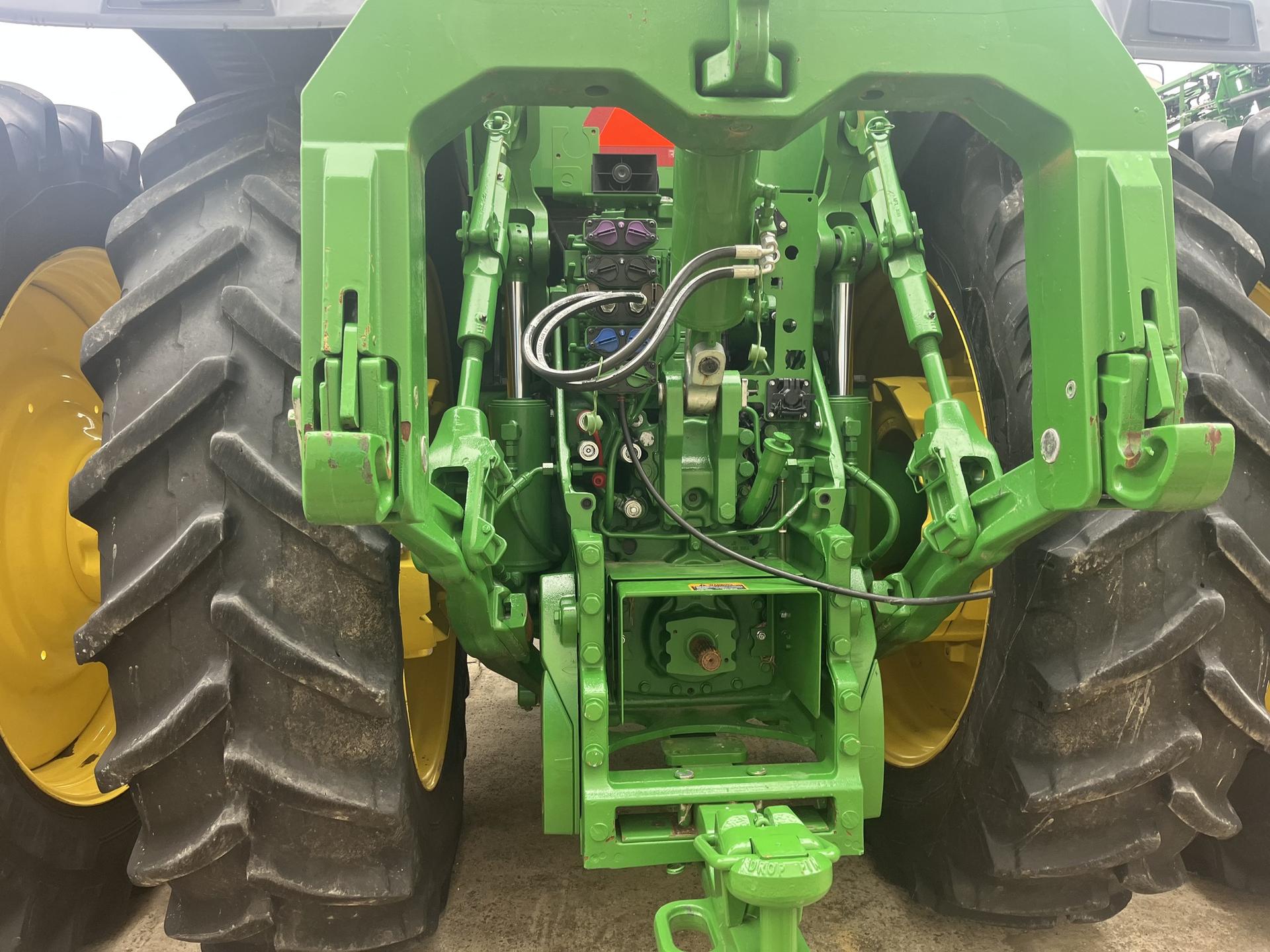 2023 John Deere 8R 370 Image