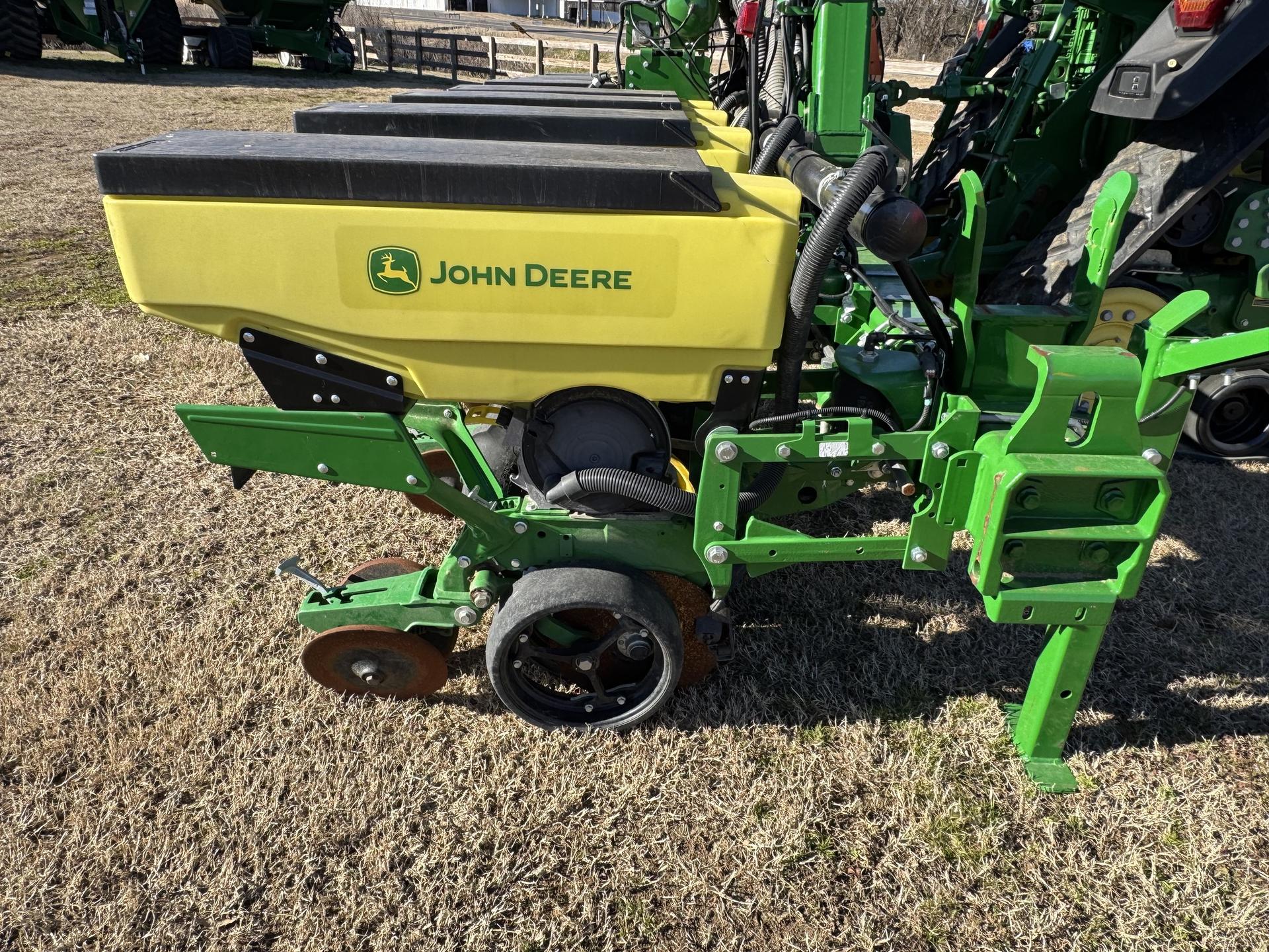 2023 John Deere 1725 Image