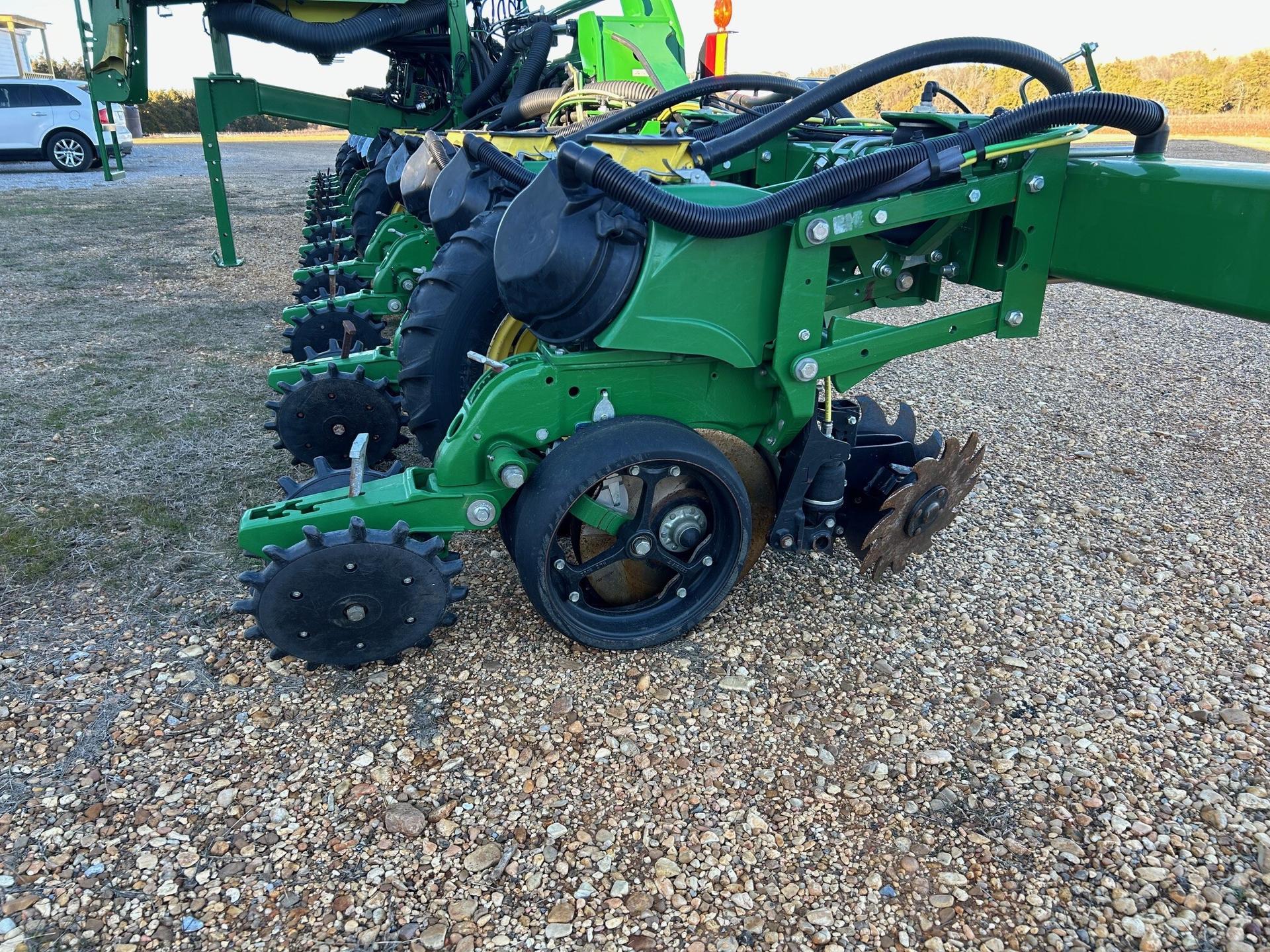 2019 John Deere 1725 CCS