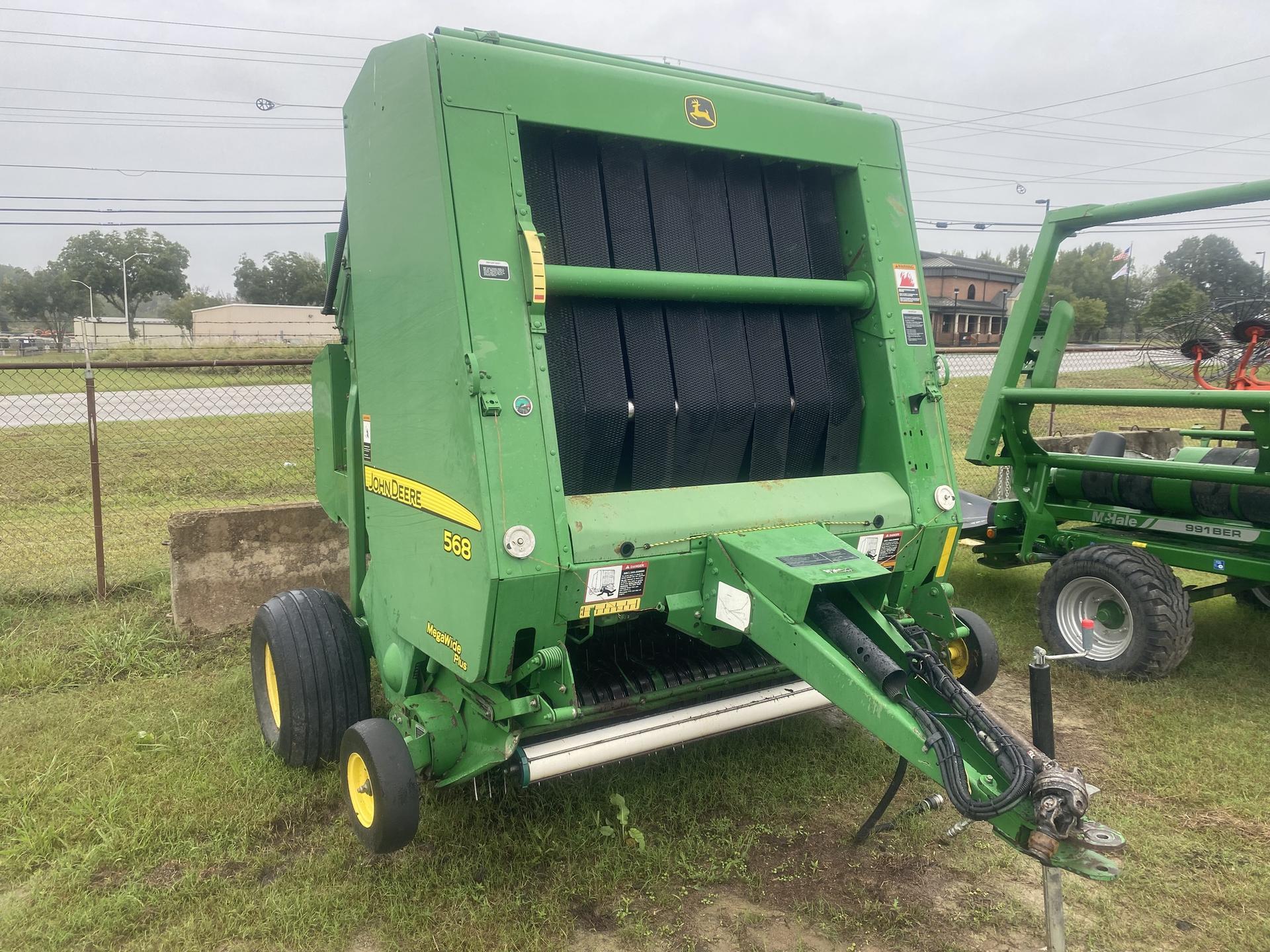 2007 John Deere 568 Image