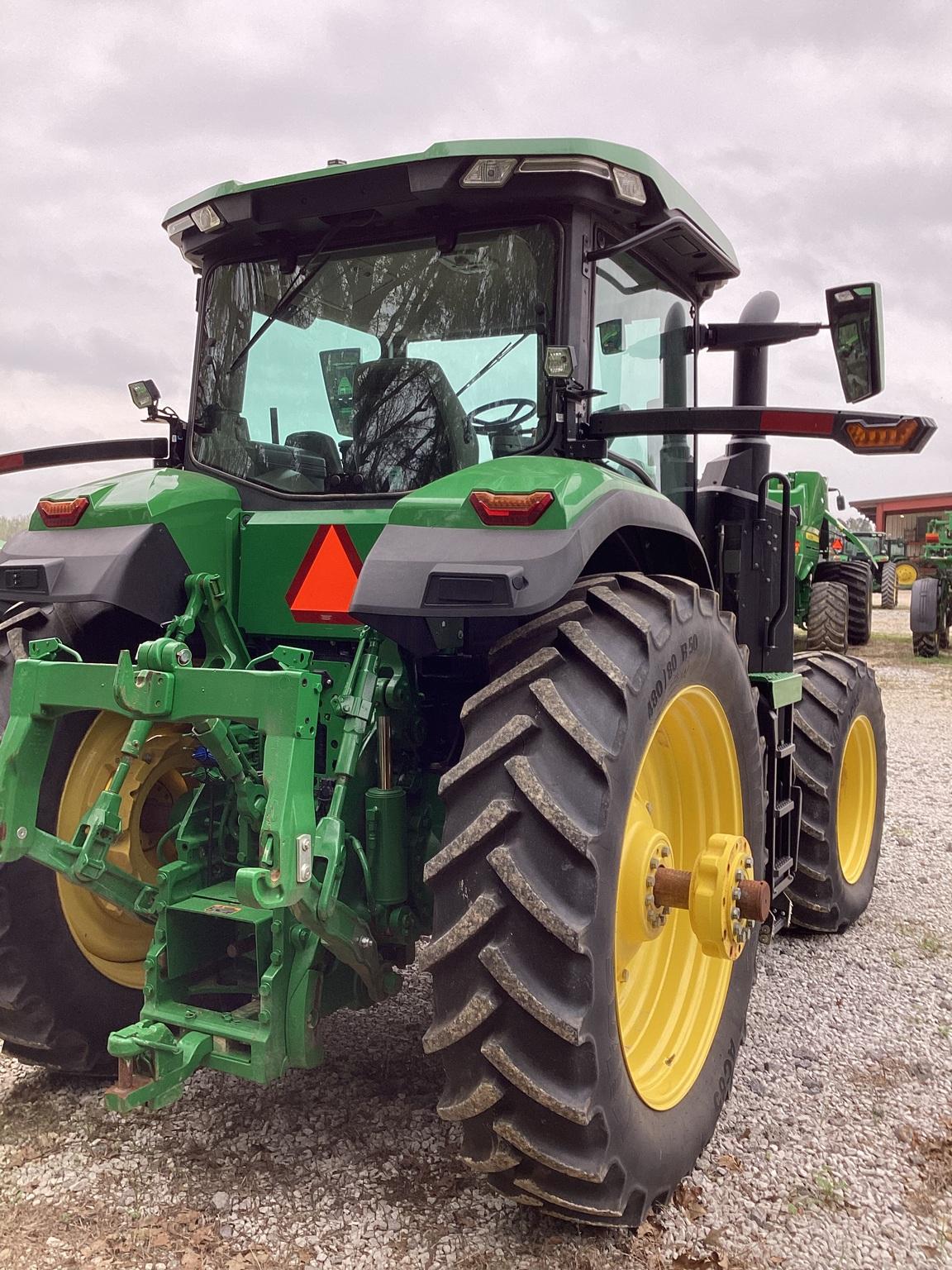 2022 John Deere 8R 250