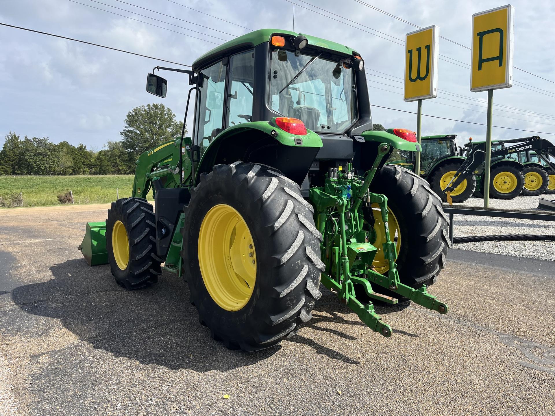 2017 John Deere 6120M Image