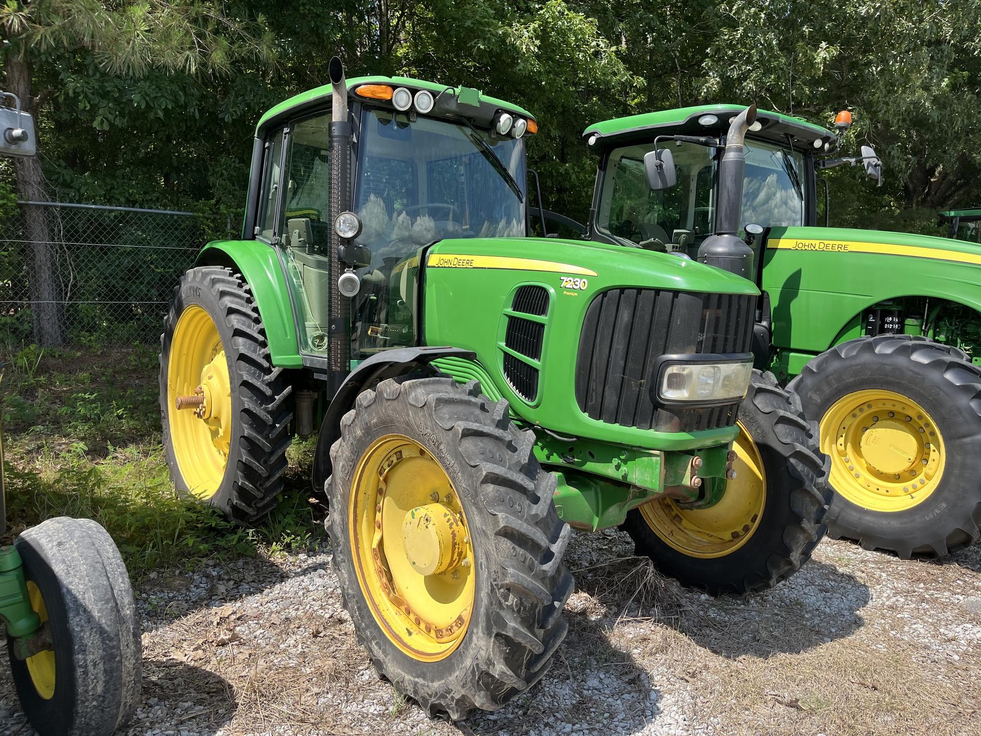 2009 John Deere 7230 Premium