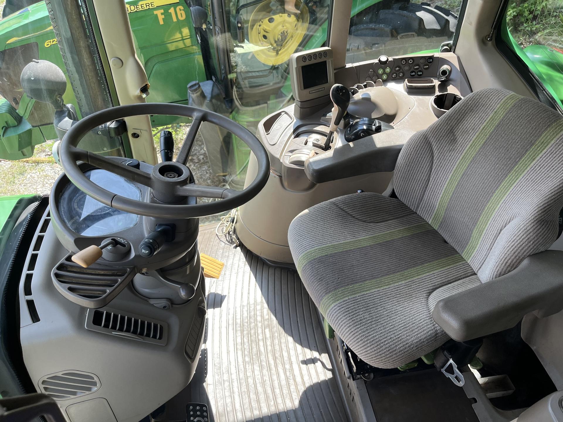 2009 John Deere 7230 Premium